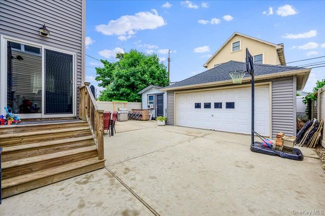618 E Walnut Street, Long Beach, NY 11561