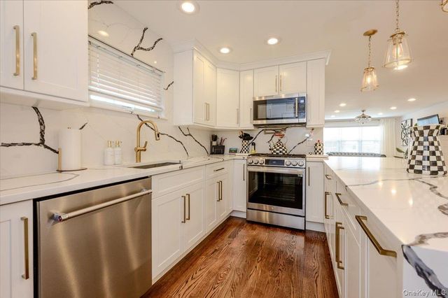 618 E Walnut Street, Long Beach, NY 11561