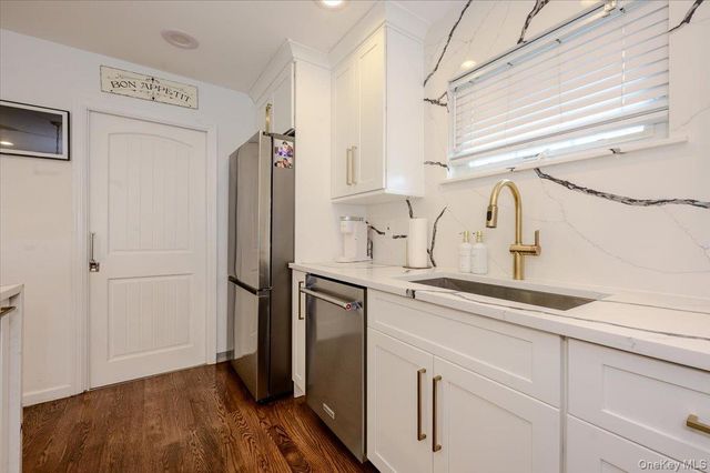 618 E Walnut Street, Long Beach, NY 11561