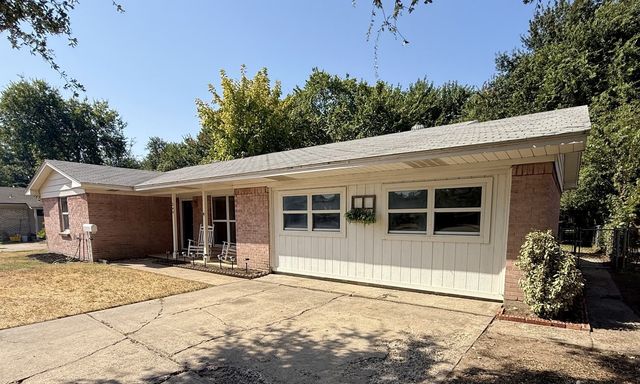 349 Rivercrest Drive, Lewisville, TX 75067