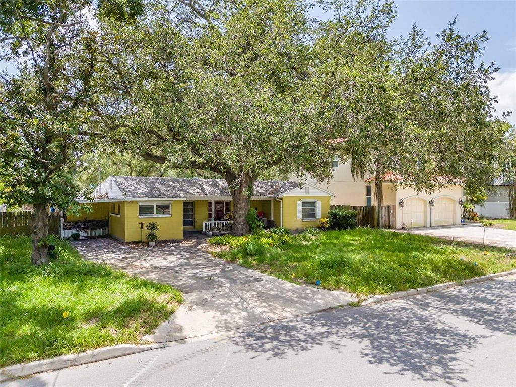 Image 2 of property listing at 4306 W VASCONIA ST, Tampa, FL 33629