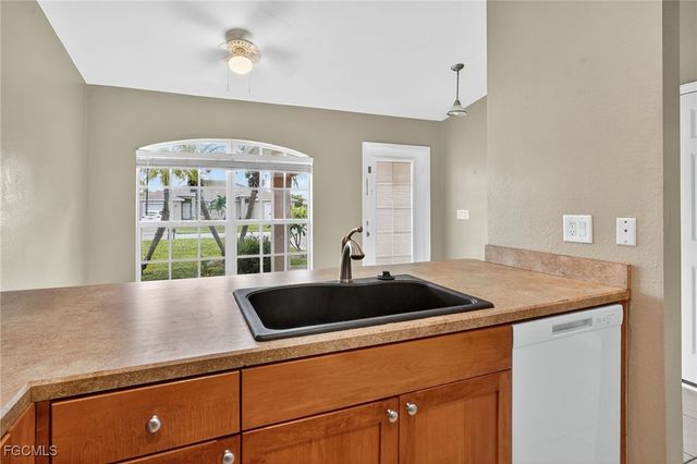 516/518 SE 5th PL, Cape Coral, FL 33990