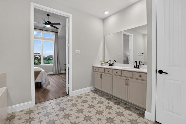 18207 W Shoreline Vista Lane, Cypress, TX 77433