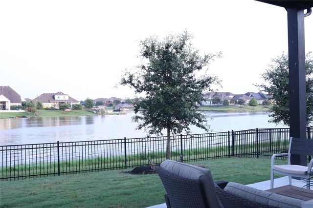 18207 W Shoreline Vista Lane, Cypress, TX 77433