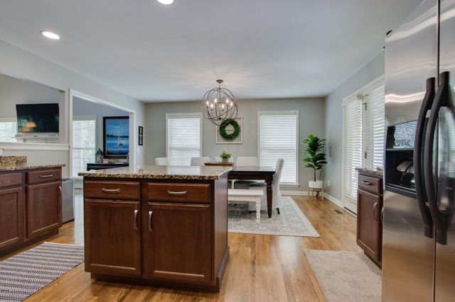 800 Harbor Dr, Lancaster, TN 38569