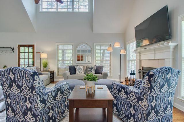 800 Harbor Dr, Lancaster, TN 38569