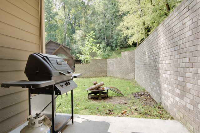 800 Harbor Dr, Lancaster, TN 38569