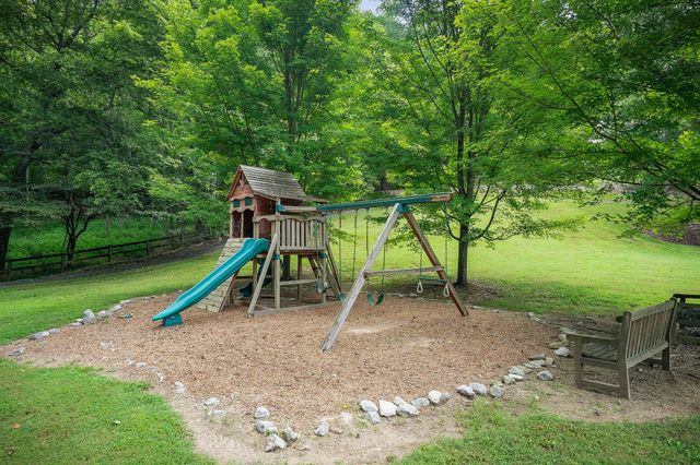 800 Harbor Dr, Lancaster, TN 38569