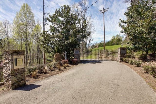 800 Harbor Dr, Lancaster, TN 38569