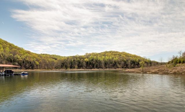 800 Harbor Dr, Lancaster, TN 38569