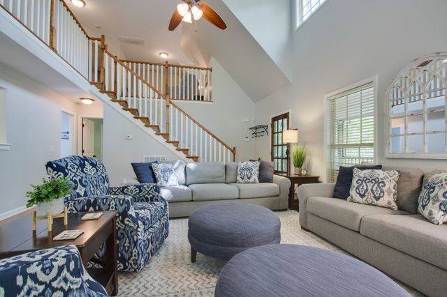 800 Harbor Dr, Lancaster, TN 38569
