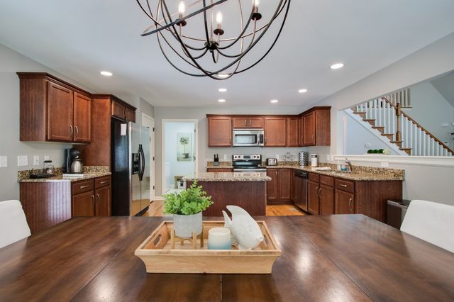 800 Harbor Dr, Lancaster, TN 38569
