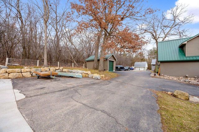 284 E Richardson Springs Road, Edgerton, WI 53534