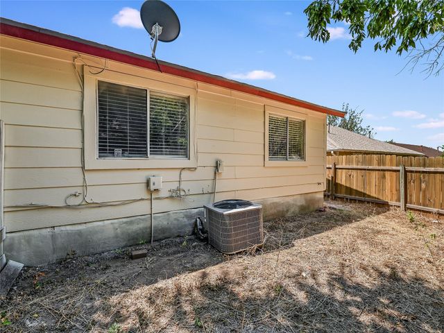 1916 GRACY FARMS LN B, Austin, TX 78758