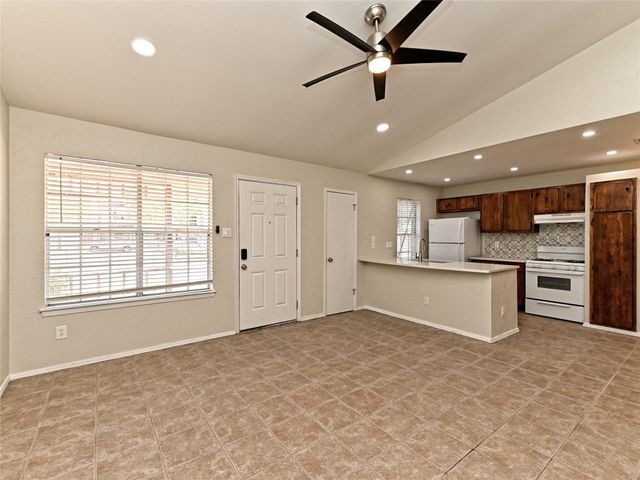 1916 GRACY FARMS LN B, Austin, TX 78758