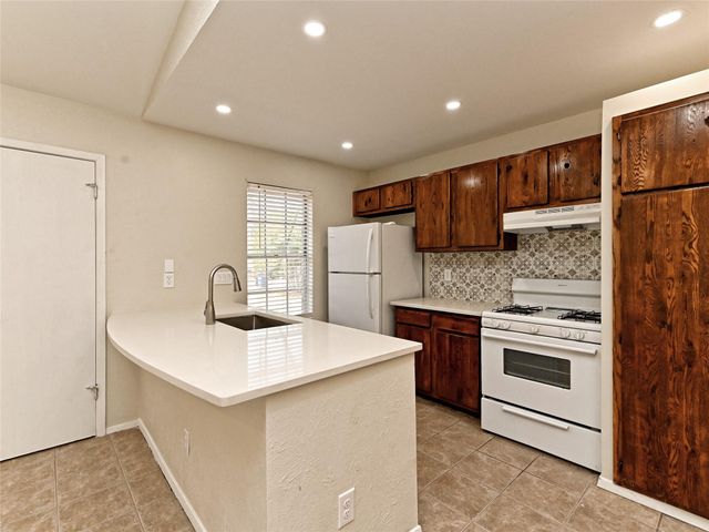 1916 GRACY FARMS LN B, Austin, TX 78758