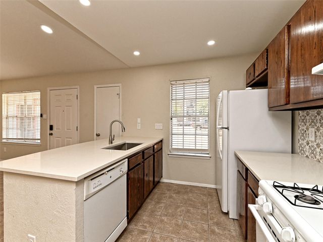 1916 GRACY FARMS LN B, Austin, TX 78758