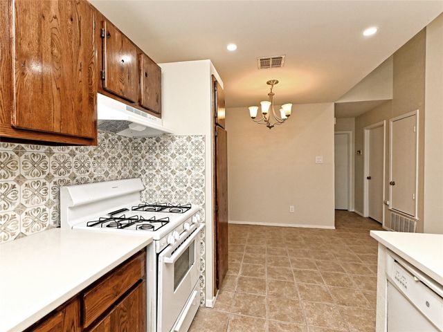 1916 GRACY FARMS LN B, Austin, TX 78758