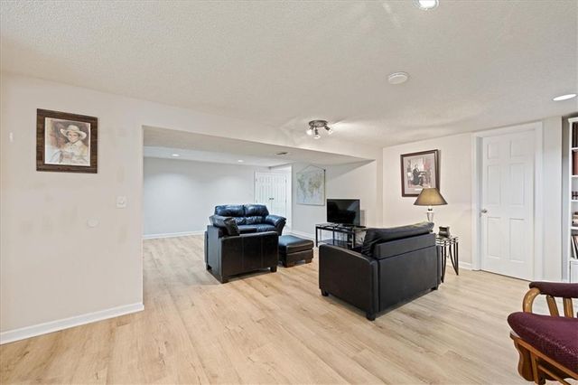 18606 E 28th Street S, Independence, MO 64057