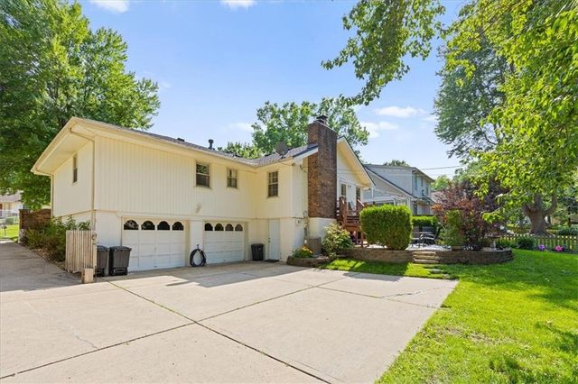 18606 E 28th Street S, Independence, MO 64057