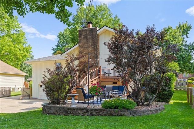 18606 E 28th Street S, Independence, MO 64057