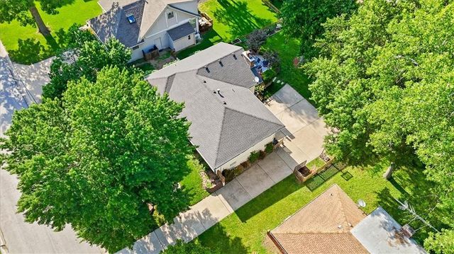 18606 E 28th Street S, Independence, MO 64057