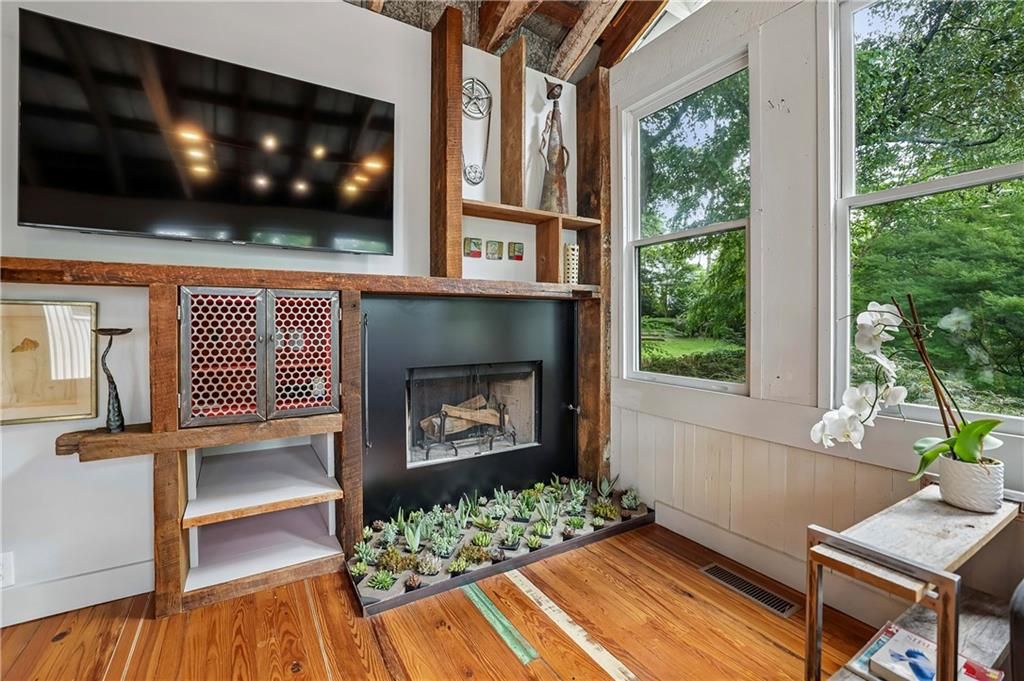 Image 10 of property listing at 2691 N Thompson Road NE, Atlanta, GA 30319