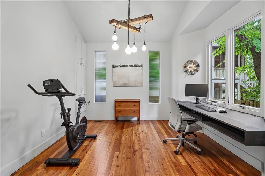 Image 11 of property listing at 2691 N Thompson Road NE, Atlanta, GA 30319