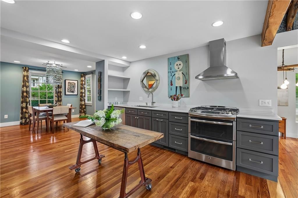 Image 5 of property listing at 2691 N Thompson Road NE, Atlanta, GA 30319