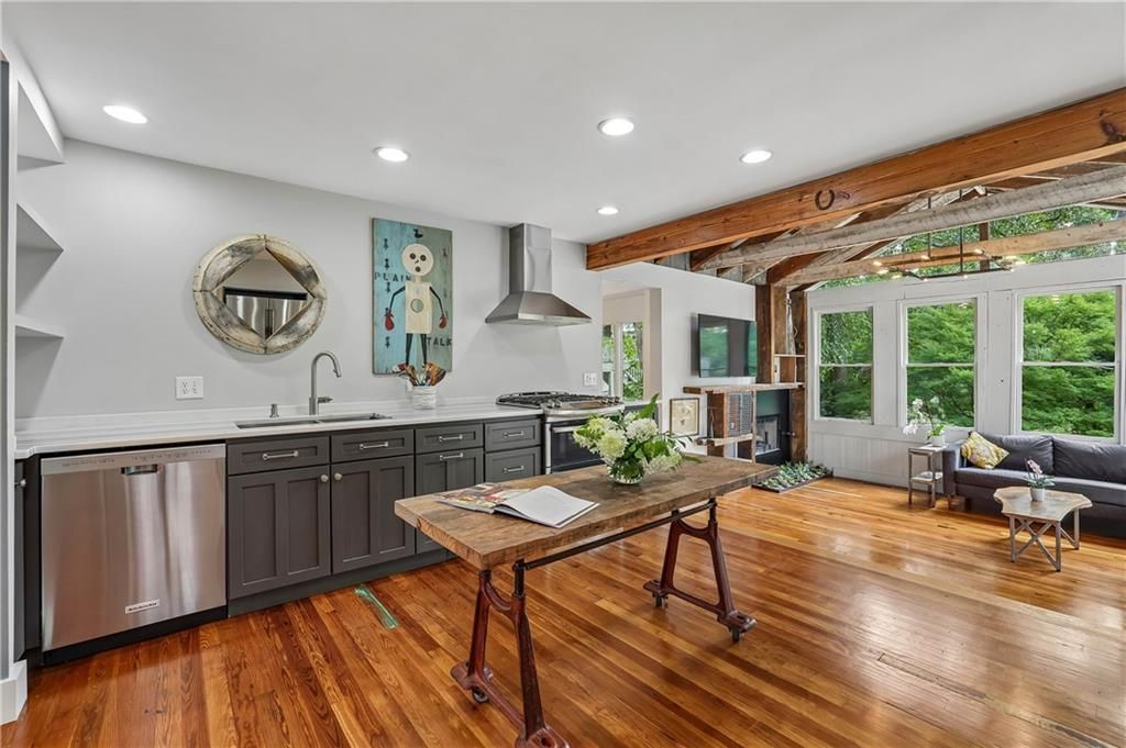 Image 6 of property listing at 2691 N Thompson Road NE, Atlanta, GA 30319