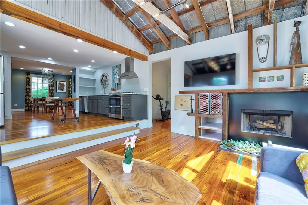 Image 8 of property listing at 2691 N Thompson Road NE, Atlanta, GA 30319