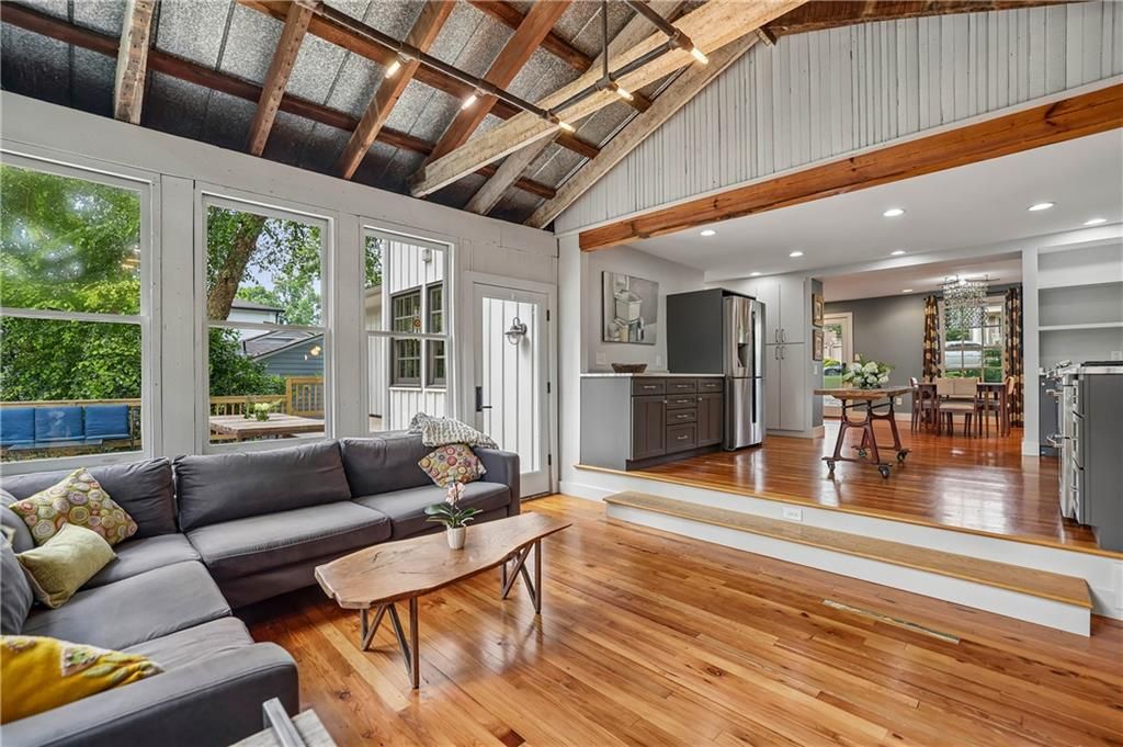 Image 9 of property listing at 2691 N Thompson Road NE, Atlanta, GA 30319