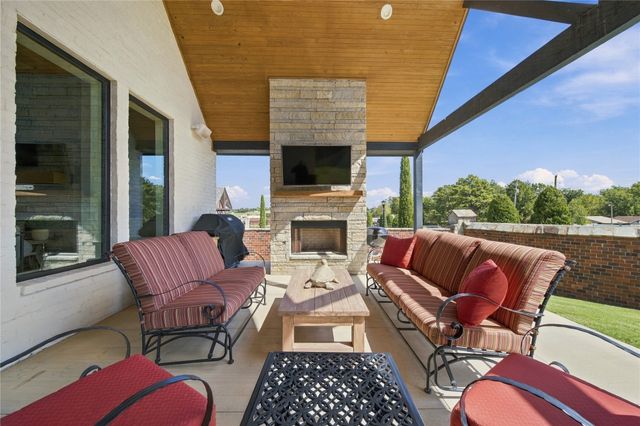 708 W 110 Place S, Jenks, OK 74037