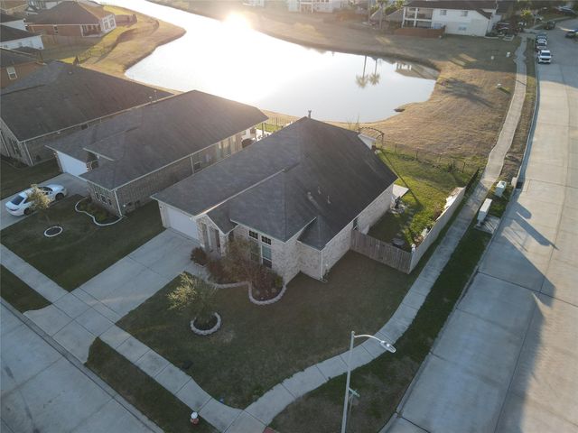 27 Montecito Lane, Manvel, TX 77578