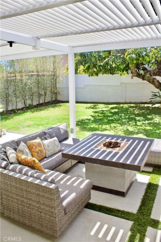 8727 Glider, Los Angeles, CA 90045