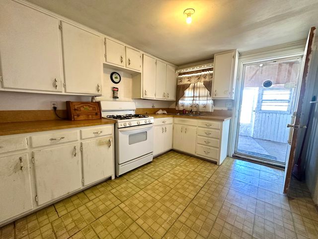 1313 S 3rd Street, Tahoka, TX 79373
