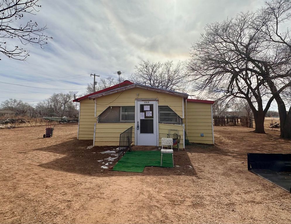 1313 S 3rd Street, Tahoka, TX 79373