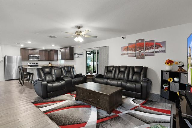 1136 SEA PINES COURT, Tavares, FL 32778