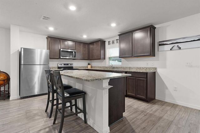 1136 SEA PINES COURT, Tavares, FL 32778