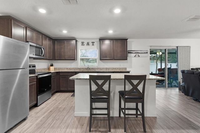 1136 SEA PINES COURT, Tavares, FL 32778