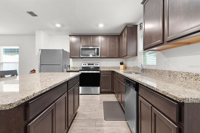 1136 SEA PINES COURT, Tavares, FL 32778