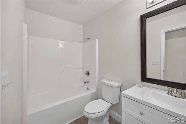 70 Bridgewater Lane, Highland, IL 62249
