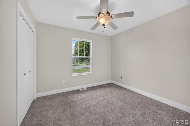 70 Bridgewater Lane, Highland, IL 62249
