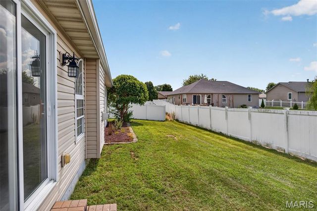 70 Bridgewater Lane, Highland, IL 62249