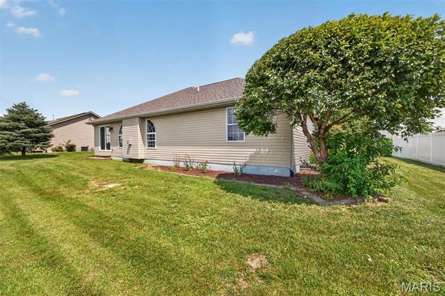 70 Bridgewater Lane, Highland, IL 62249
