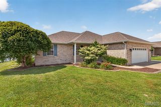 70 Bridgewater Lane, Highland, IL 62249
