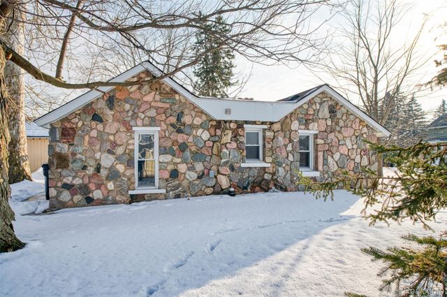 320 N Hibbard Street, Fowlerville Village, MI 48836