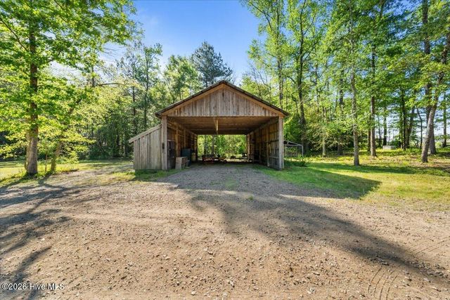 1000 Lakebay Road, Vass, NC 28394