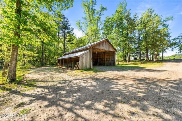 1000 Lakebay Road, Vass, NC 28394