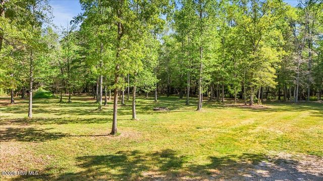 1000 Lakebay Road, Vass, NC 28394